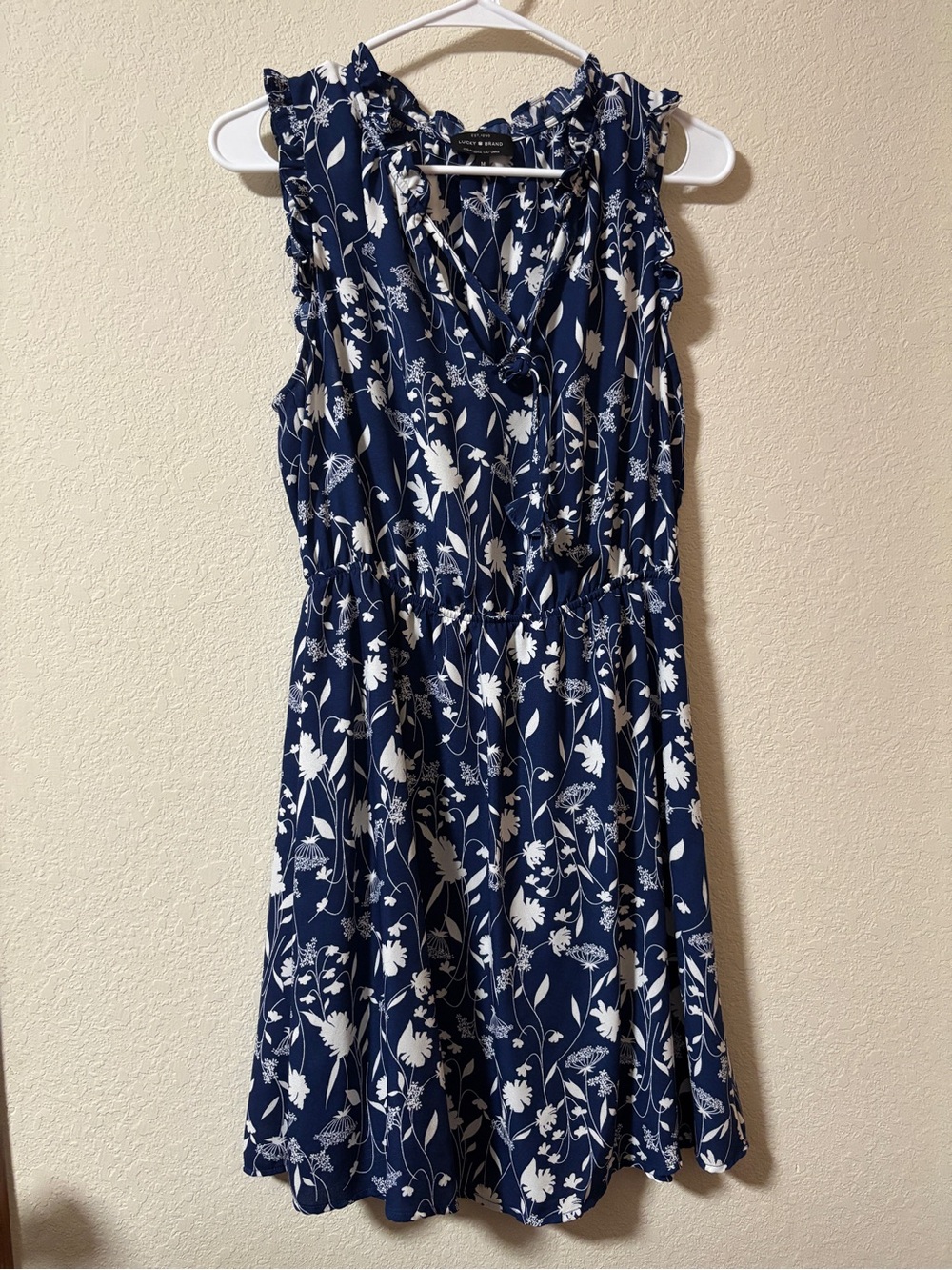 Lucky Brand Navy and White Floral Ruffled Sleeveless Dress Flirty Feminine Sz M